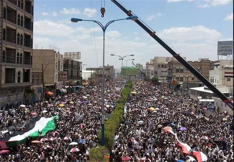 تجمع مردم یمن در نزدیکی فرودگاه پایتخت برای توقف حرکت ناوگان هوایی