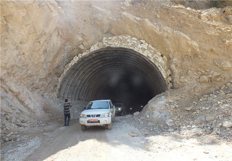 وزیر راه و شهرسازی از تونل دیل در محور چرام - گچساران بازدید کرد