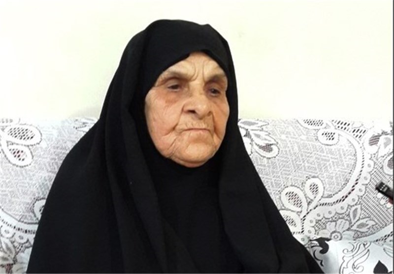 لباس خونی پسر و داماد شهیدم را شستم تا رزمندگان دوباره  از آن استفاده کنند