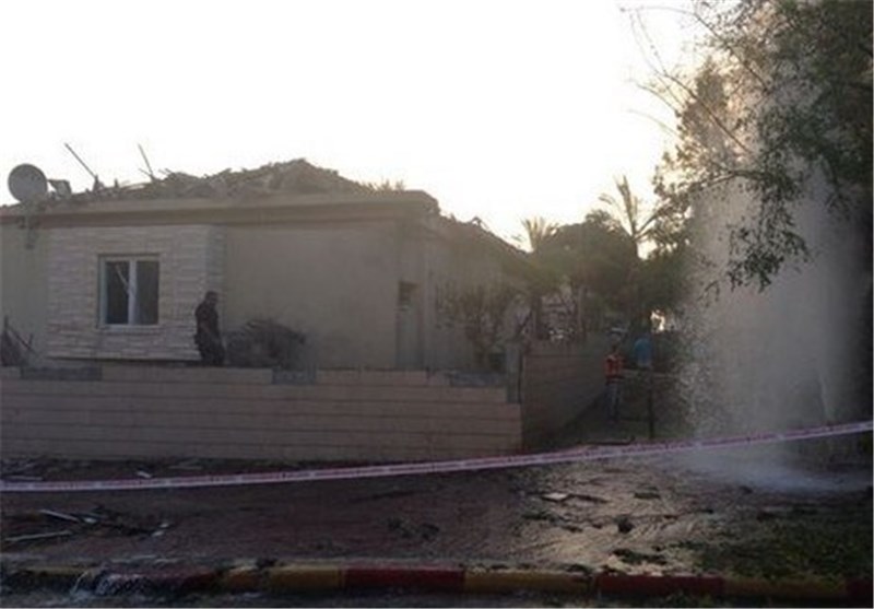 إصابة 40 صهیونیا جراء سقوط صاروخ للمقاومة على منزل بعسقلان