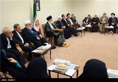 Iran’s Cabinet Meets with Supreme Leader