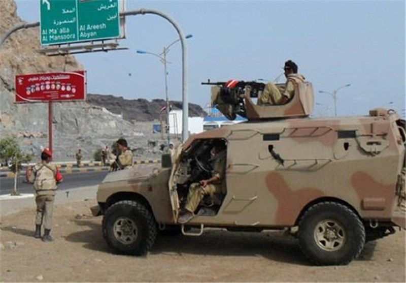 قائد عسکری یمنی یعلن ان الجیش على اهبة الاستعداد لفض الاعتصام