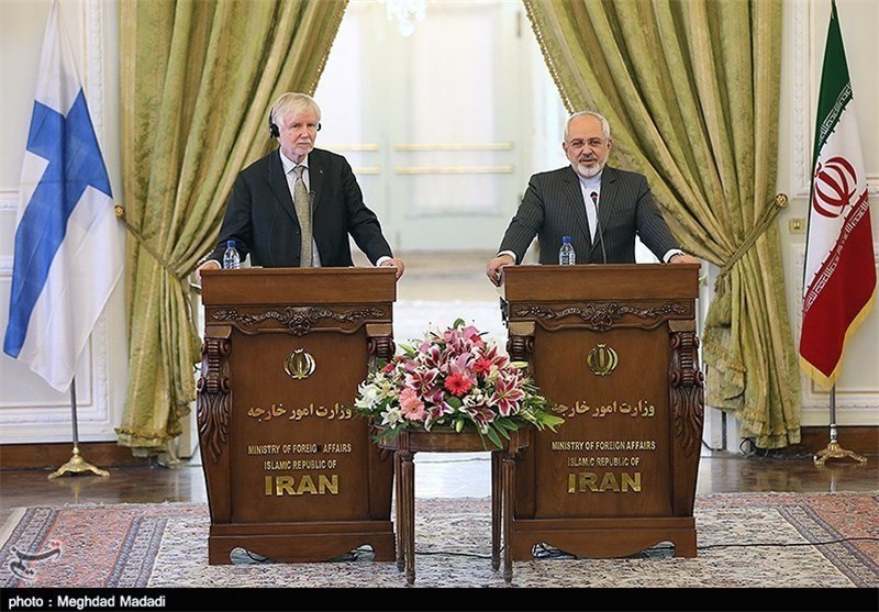 ظریف: تحریم‌ها قطعا مخالف روح توافقنامه ژنو است/ایران و عربستان منافع مشترکی دارند