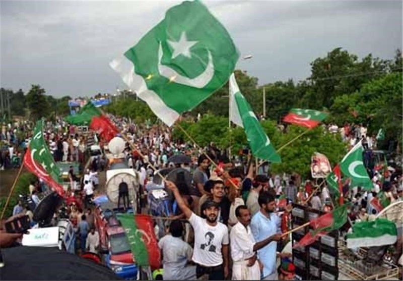 تظاهرات‌کنندگان ضد دولتی از منطقه «قرمز» در «اسلام‌آباد» عقب نشستند