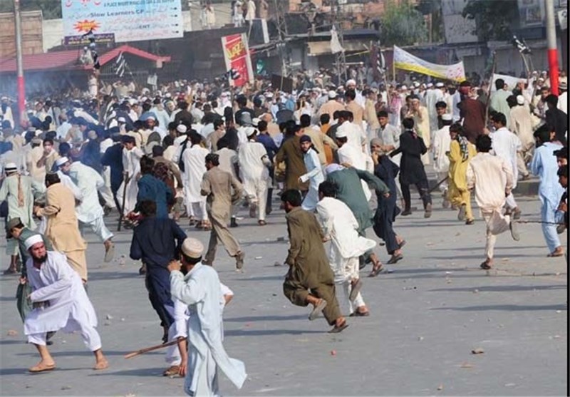 تظاهرات کنندگان «انقلاب» و «آزادی» وارد دبیرخانه دولت مرکزی پاکستان شدند