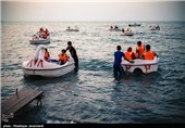 موج سواری دلتا در سواحل مازندران/ بازهم محدودیتها مانع از جابهجایی جمعیت نشد+ فیلم
