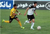 تیم‌های فوتبال صبای قم و راه آهن تهران به تساوی دست یافتند