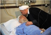 اولین تصاویر از امام خامنه‌ای در بیمارستان
