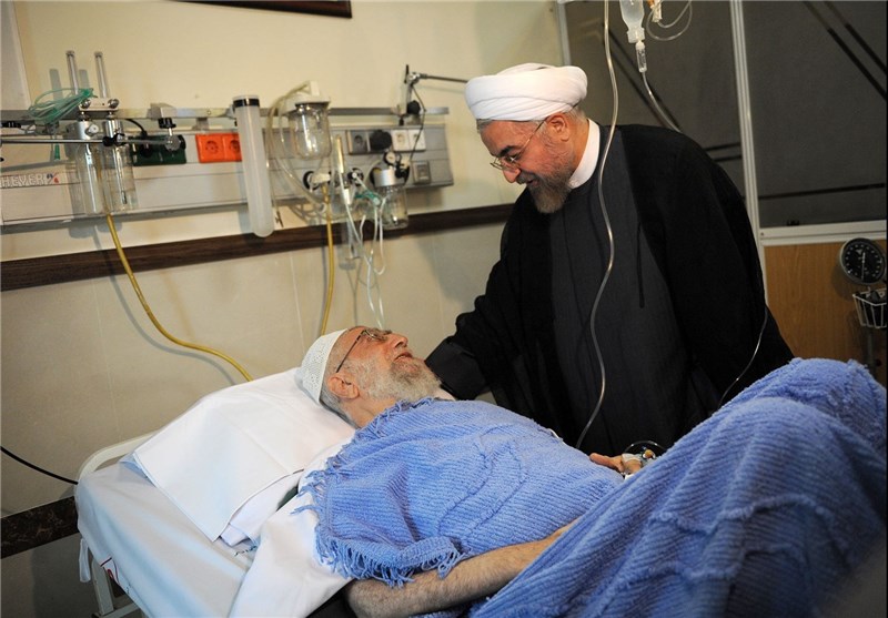 رئیس الجمهوریة یعود الامام الخامنئی فی المستشفى ویؤکد : الحالة الصحیة لسماحة القائد جیدة جدا + صور