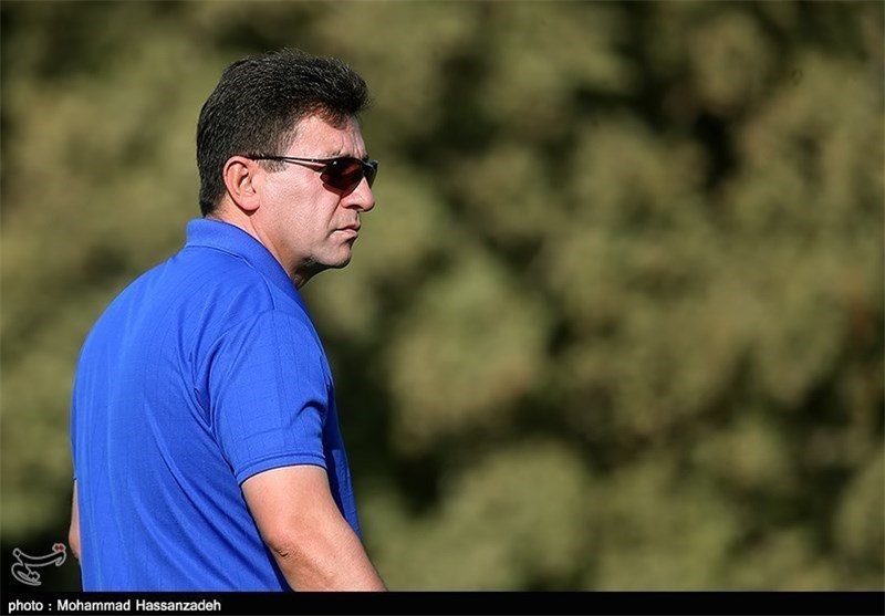 Esteghlal Coach Ghalenoei Blasts Referee