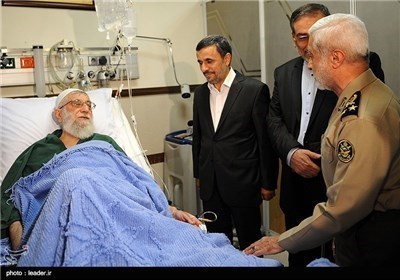 کبار الشخصیات یزورون الامام الخامنئی فی أحد مستشفیات طهران
