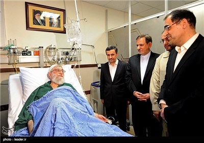 Senior Iranian Officials Visit Leader after Surgery