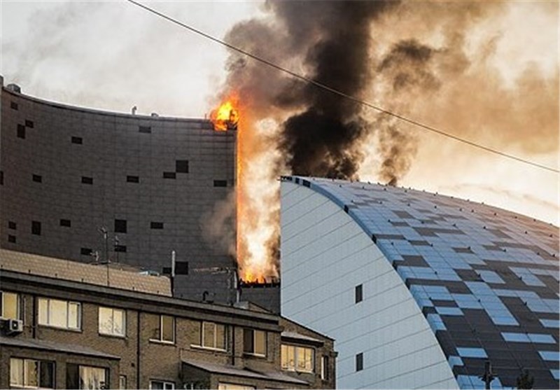تصاویر آتش سوزی واحد تجاری میدان صنعت