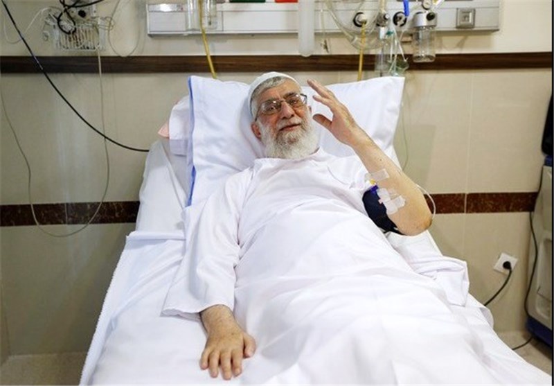 ضیوف ملتقى علماء الاسلام الدولی لدعم المقاومة الفلسطینیة یعودون الامام الخامنئی بالمستشفى+ صور