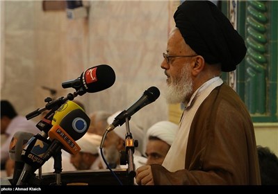 وجهاء منطقة السیدة زینب (ع) یهنئون بنجاح العملیة الجراحیة التی أجراها الإمام الخامنئی