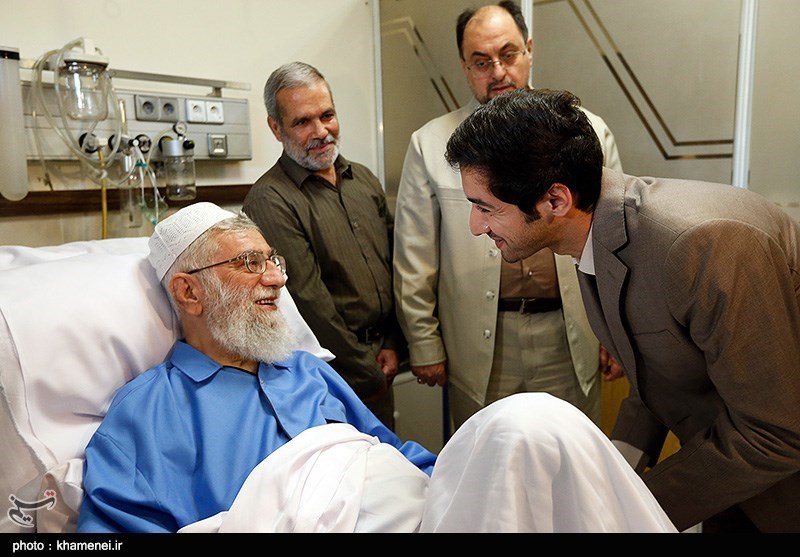 عیادت جمعی از علما، مسئولان و هنرمندان از رهبر انقلاب