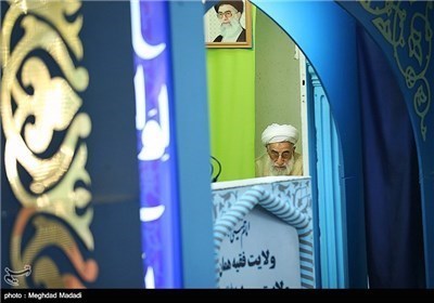 صلاة الجمعة فی طهران تقام بامامة آیة الله احمد جنتی