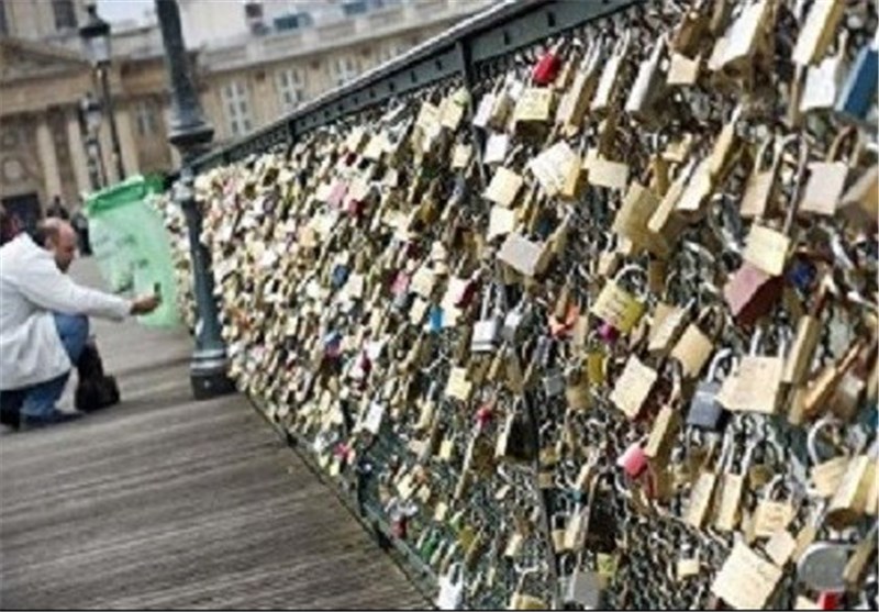 جنون قفل عشق در پاریس