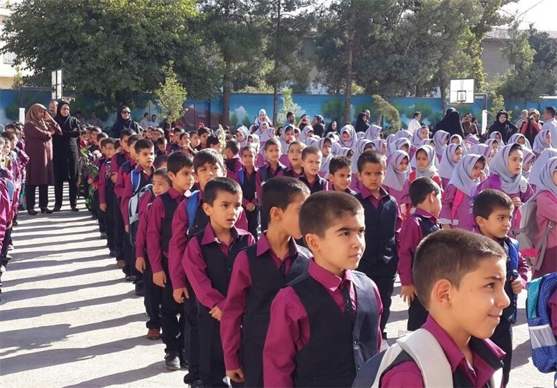جشن شکوفه‌ها 68 هزار دانش‌آموز اصفهانی را روانه مدرسه کرد