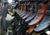 بازار کفش چند صد ساله چرم همدان در انحصار چشم بادامی‌ها / تنها یک واحد تولیدی باقی مانده است