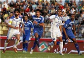 پیروزی گسترش فولاد مقابل استقلال خوزستان در نیمه نخست