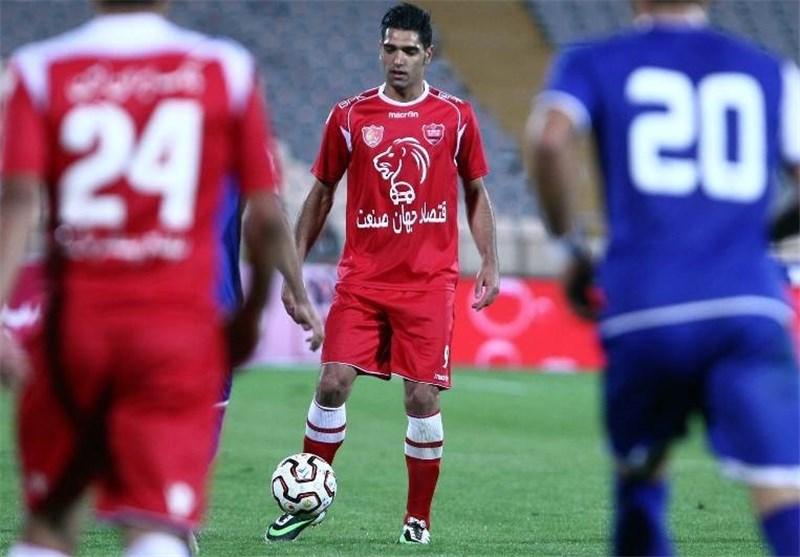 Persepolis Midfielder Haghighi Sidelined for One Month