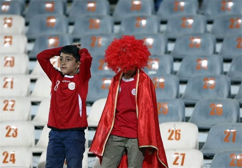 استقبال کم تماشاگران پرسپولیس و شور و هیجان انزلی‌چی‌ها