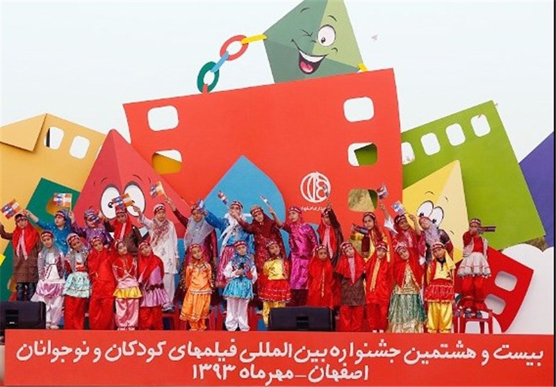 اهدای نقاشی صلح کودک غزه به مردم ایران/ &quot;دزد و پری&quot; نگاه تماشاگران را جلب کرد