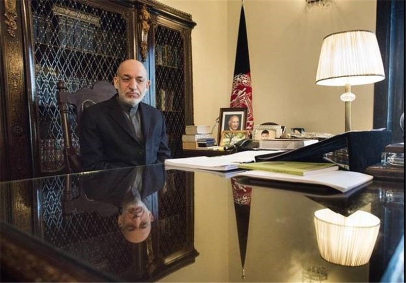 حامد کرزی دفتر ریاست‌جمهوری را به احمدزی تحویل داد