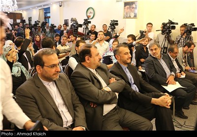 المؤتمر الصحفی للأدمیرال علی شمخانی فی دمشق