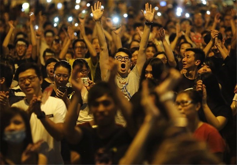 Hong Kong Police Clear Protesters, Barricades at Key Site