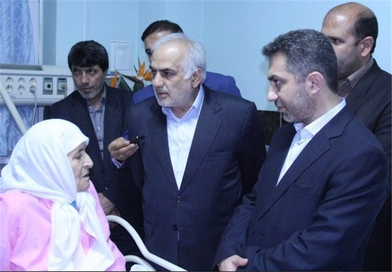 استاندار مازندران از مادر شهیدان کشوری عیادت کرد