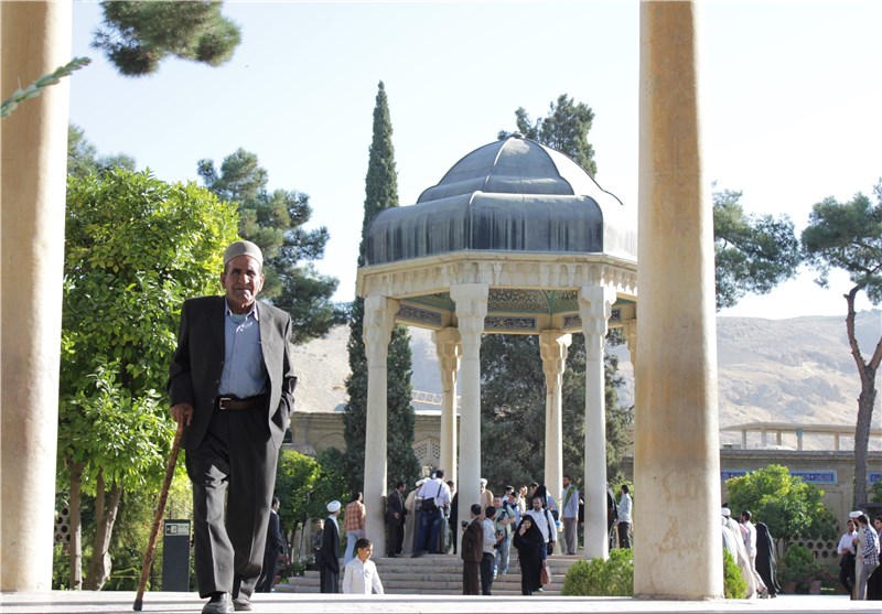 آرامگاه حافظ میزبان شاعران برجسته کشوری می‌شود