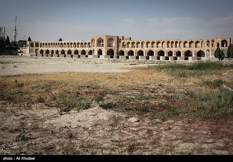 چشم زمین به آسمان خشک شد &quot;اصفهانی‌ها در انتظار باران&quot;