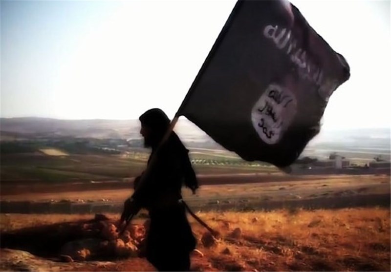 کشف پرچم گروه تروریستی داعش در نزدیکی کارخانه مهمات‌سازی پاکستان