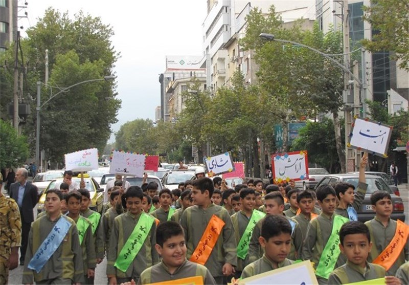 رژه دانش آموزان گلستانی در حمایت از کودکان مظلوم غزه برگزار شد