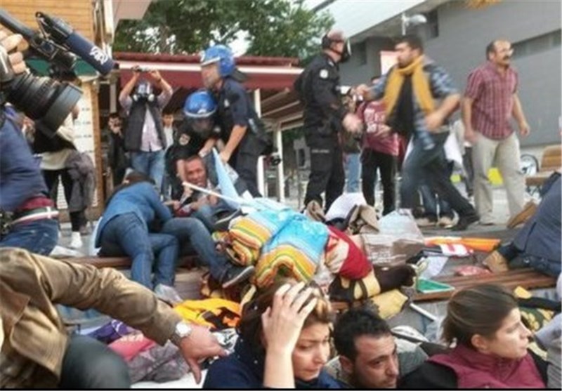 تعداد تلفات اعتراضات کردهای ترکیه به 30 نفر رسید