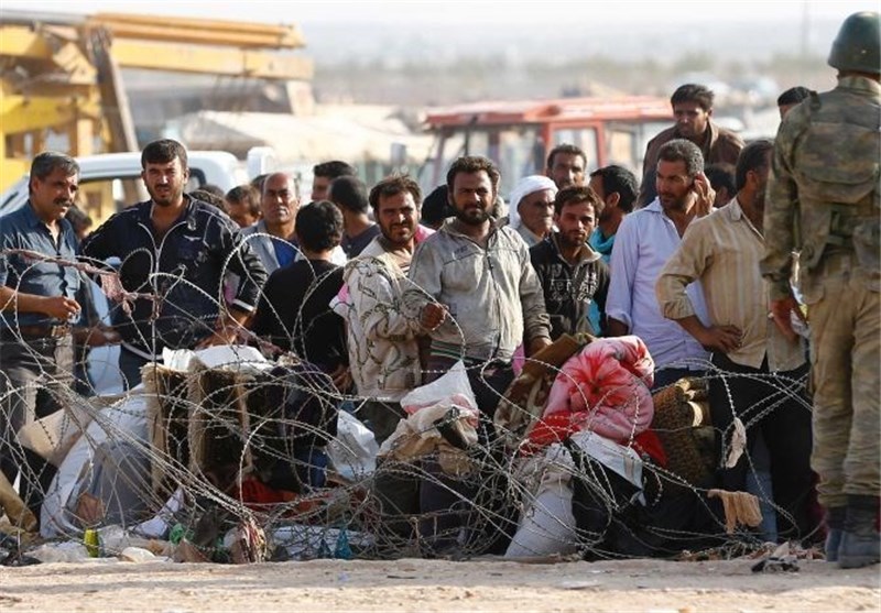 5 هزار آواره کُرد عین العرب در مرز سوریه و ترکیه تحت محاصره‌اند/عقب نشینی تروریست‌ها پس از درگیری سنگین