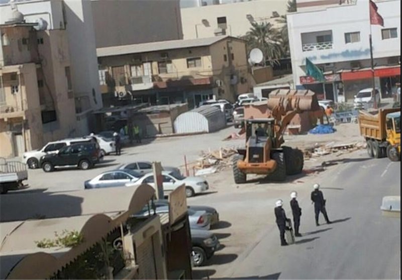 نیروهای امنیتی بحرین نماد عاشورایی شیعیان را تخریب کردند + عکس