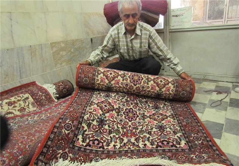 هیچ شغلی جایگزین صنعت قالی‌بافی در گلباف کرمان نشده است