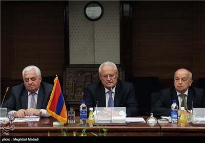 دیدار یرواند زاخاریان وزیر انرژی ارمنستان با چیت‌چیان وزیر نیرو