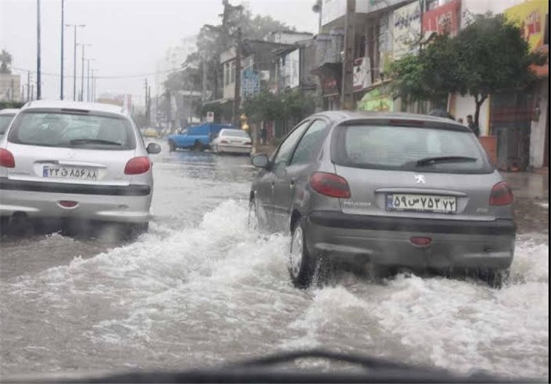 کمیته مدیریت بحران گناوه در پی بارش شدید باران تشکیل شد