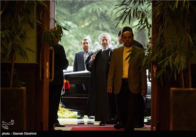 حجت الاسلام حسن روحانی رئیس جمهور هنگام ورود به محل دیدار با نخست وزیر عراق