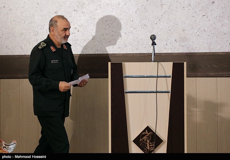 پاسداران اهل قلم تجلیل شدند