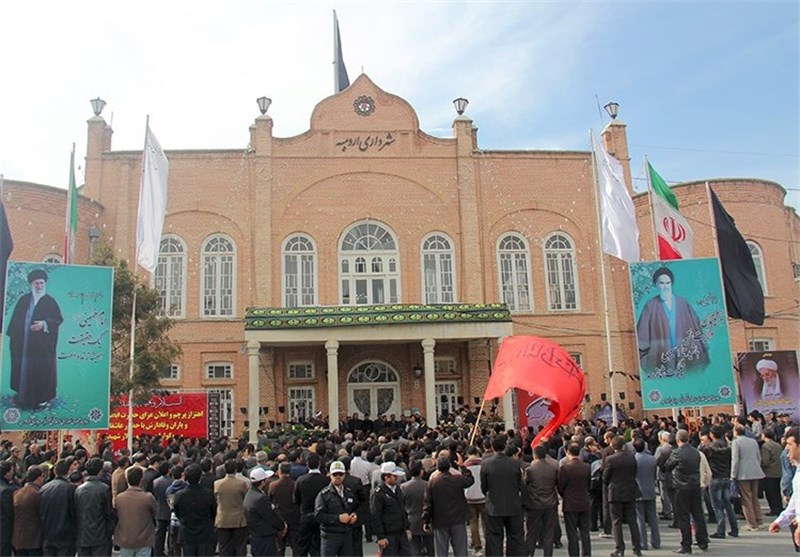 مراسم احتزاز پرچم حسینی در ارومیه برگزار شد