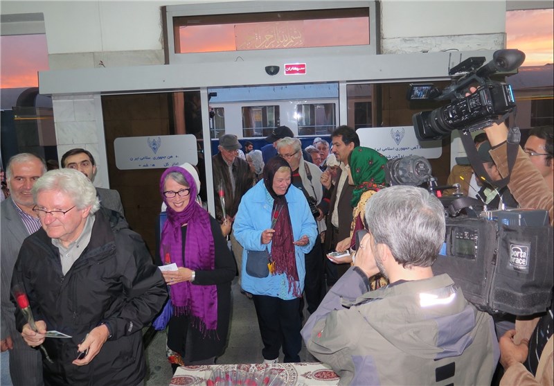 گردشگران اروپایی از حرم مطهر رضوی بازدید کردند