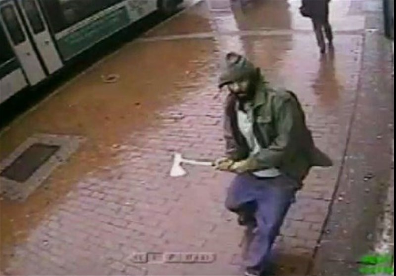 مردی با تبر به پلیس نیویورک حمله کرد/فرد مهاجم با گلوله پلیس کشته شد