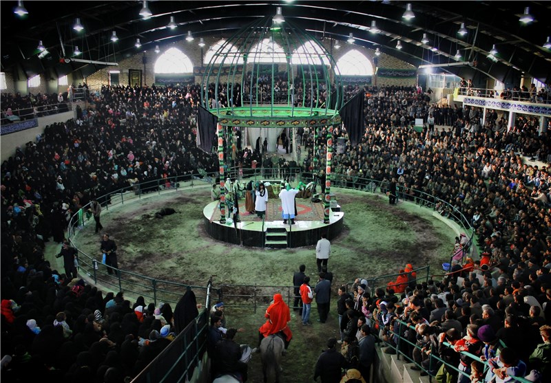 مراسم سنتی تعزیه خوانی در تکیه حسینی اعظم ارمغانخانه برگزار می‌شود