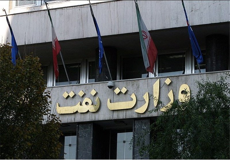 Police Arrest Students Protesting at Iranian Oil Ministry’s Contracts