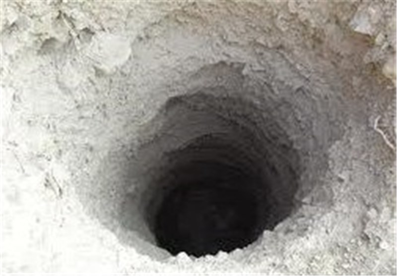 سقوط پدر و پسر افغانستانی در چاه 35 متری